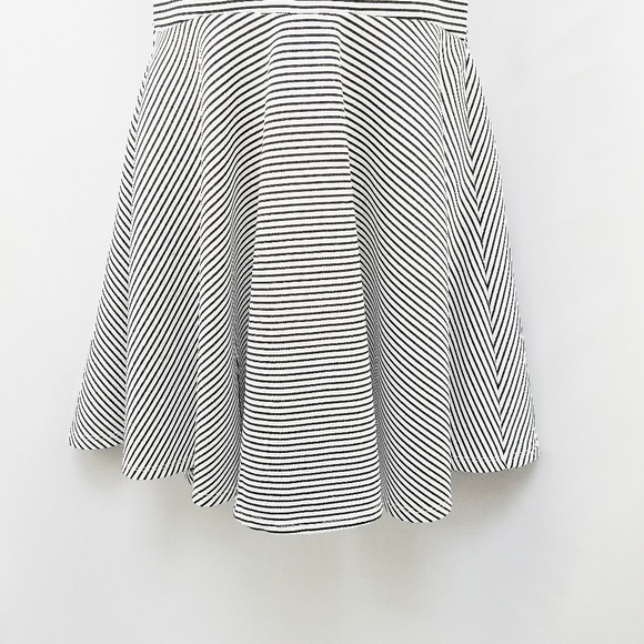 Forever 21 Black/White Striped Halter Dress M - Picture 3 of 8